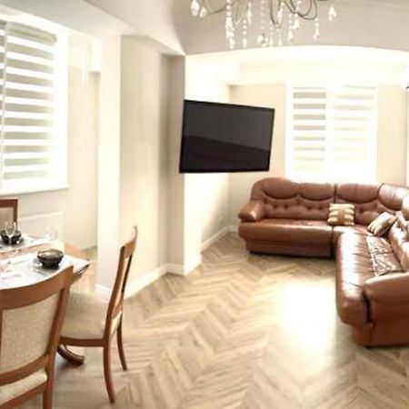 Very Large Apartment For Family! On Milestiu! Chişinau Exteriör bild