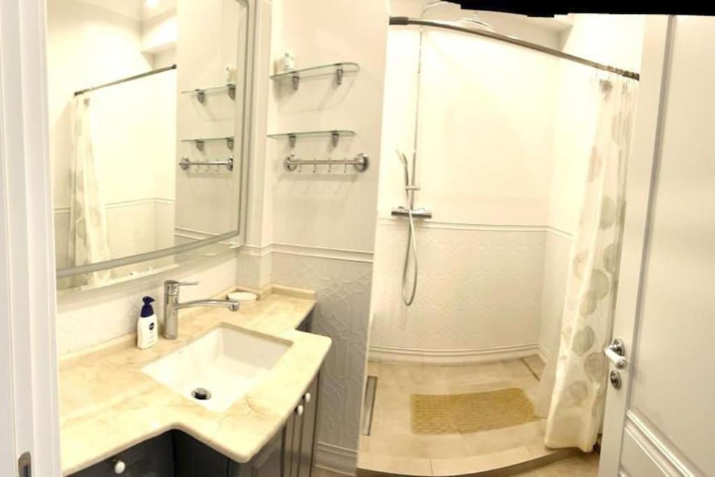 Very Large Apartment For Family! On Milestiu! Chişinau Exteriör bild